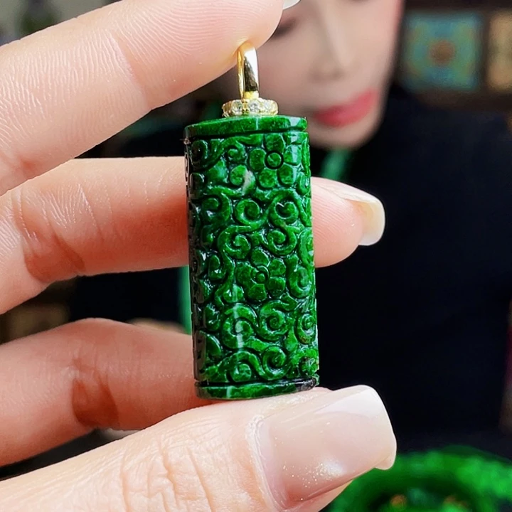 翡翠未镶嵌颈饰多样性