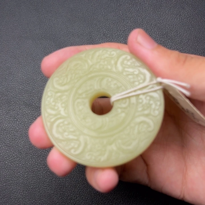 先***生和田玉未镶嵌颈饰