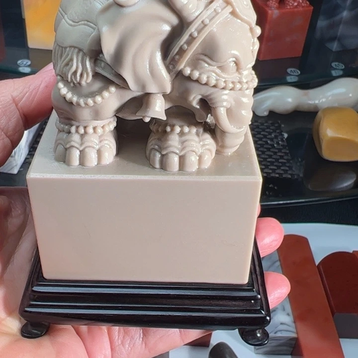 石***家老挝石我们的确是一个人的