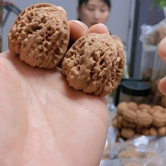 【闪购商品】把件文玩核桃37平谷凹底尖黄