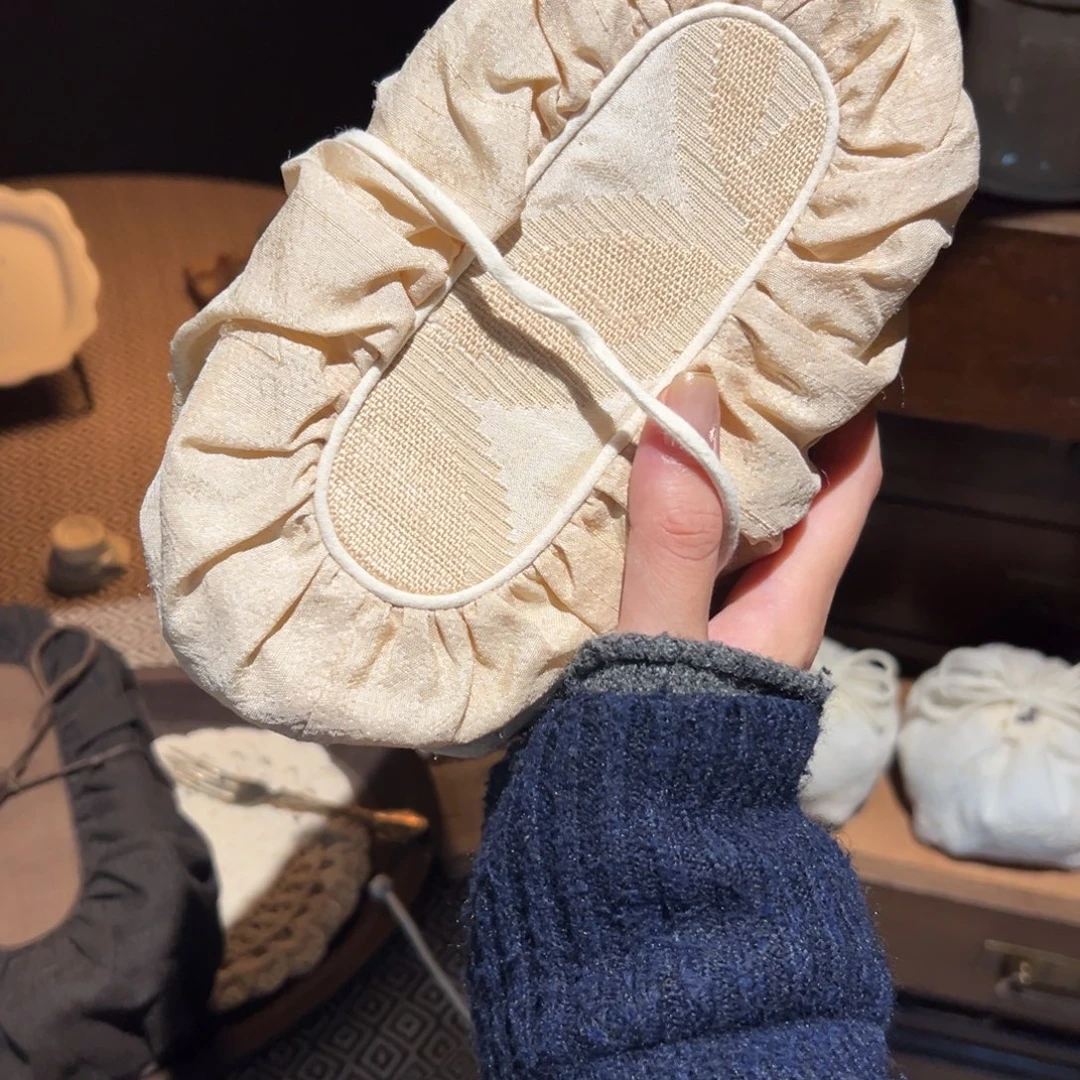 瓷片陶瓷。        陶瓷。