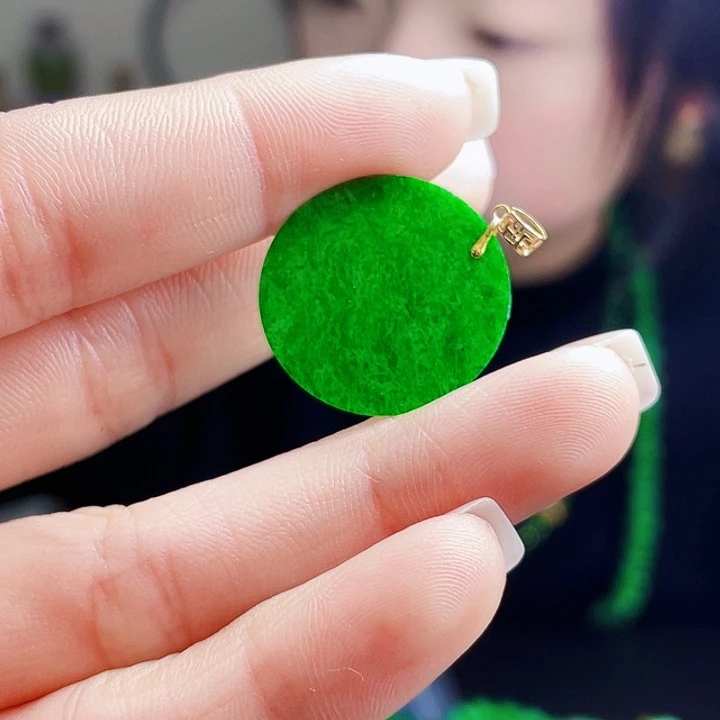 翡翠18K金镶嵌颈饰多样性