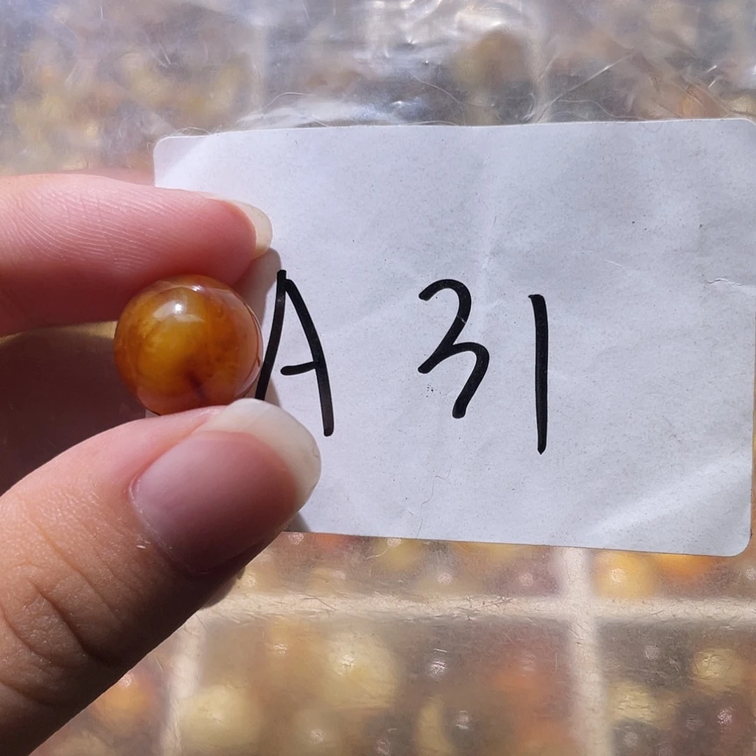 未镶嵌琥珀裸石13.6福利