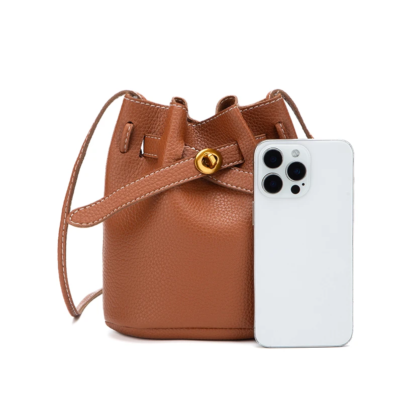 【港奢精品】时尚水桶包轻奢百搭女士棕色简约单肩肩包小众斜跨