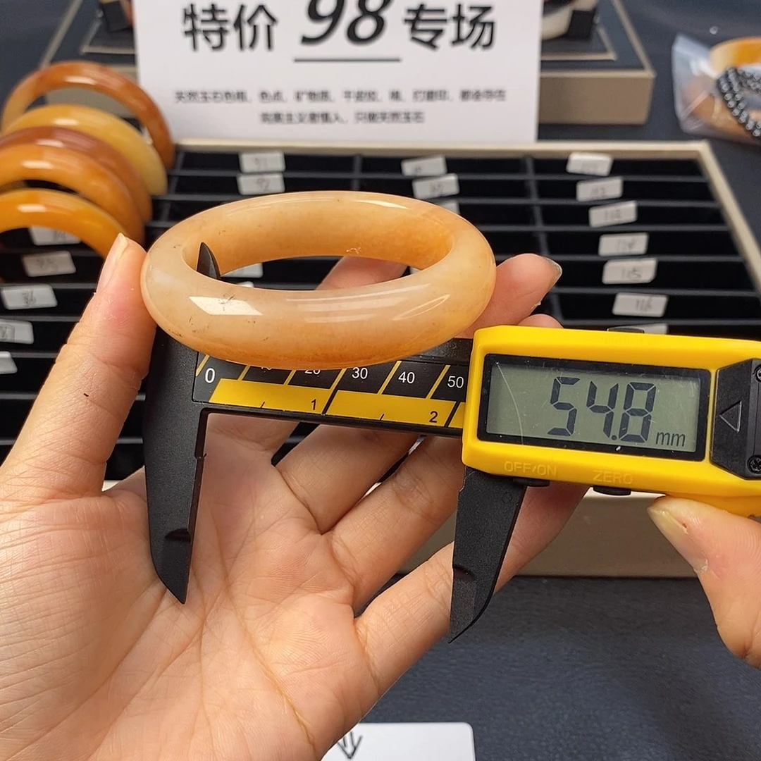 未镶嵌石英质玉（黄龙玉）手镯86号茄子山金沙老油红如血黄龙