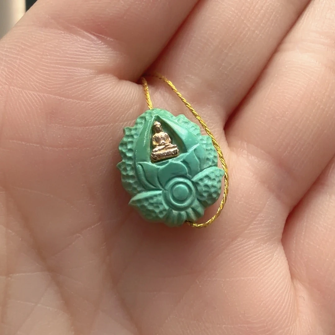 绿松石未镶嵌颈饰