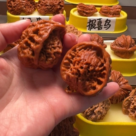 文玩核桃吊坠蛇头蛇王
