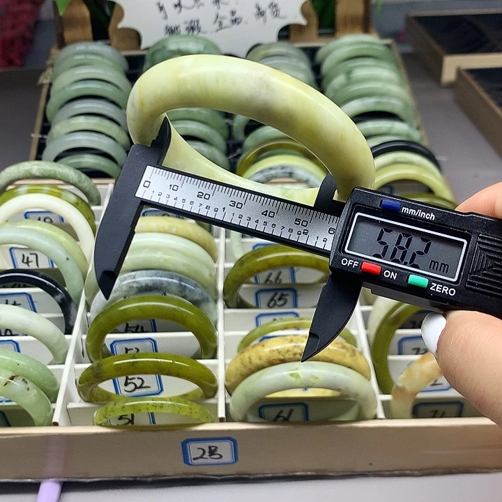 未镶嵌蛇纹石玉手镯54