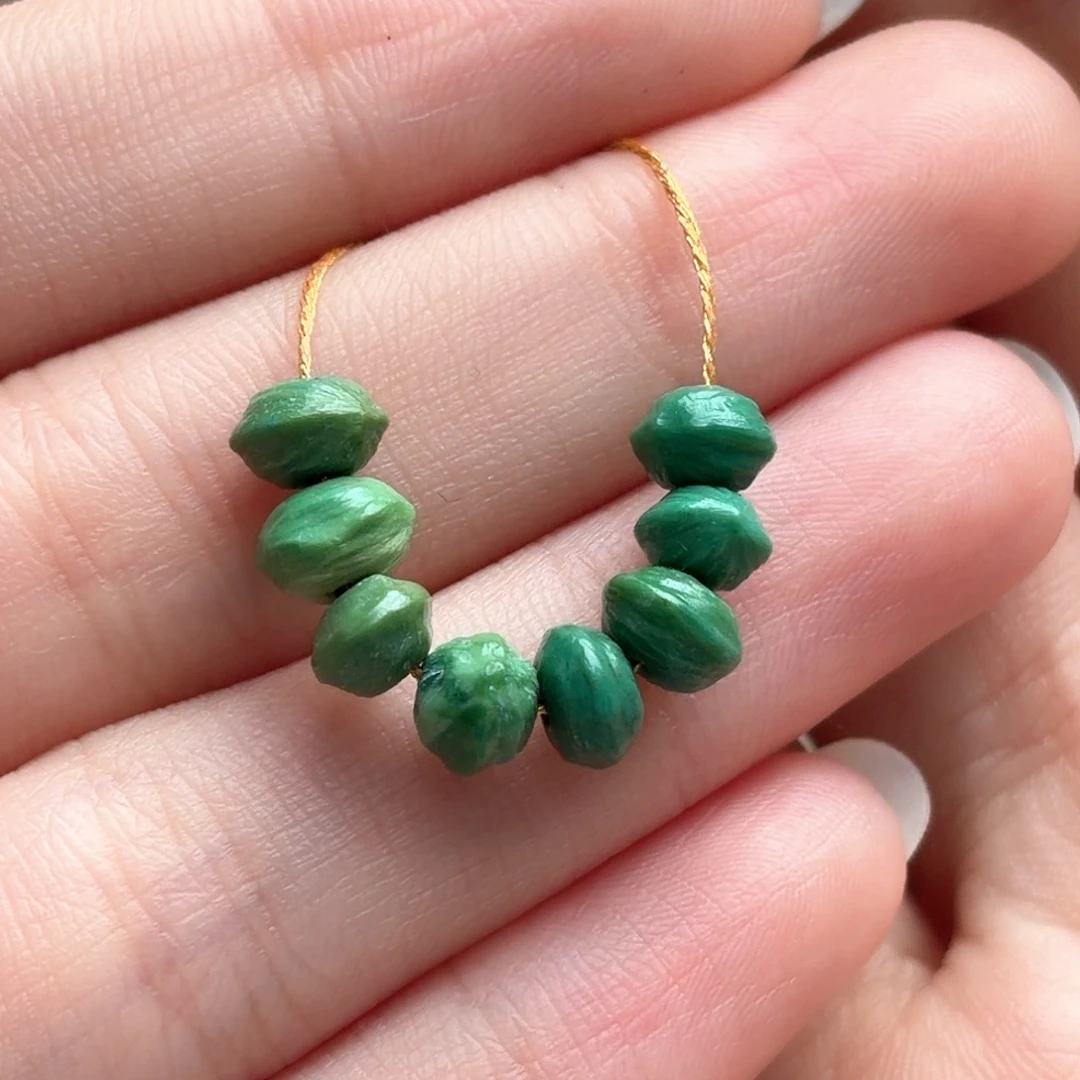 绿松石未镶嵌颈饰