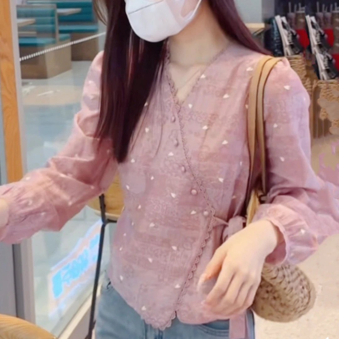粉色爱心碎花打底衬衫女2025秋季新款轻熟风蝴蝶结显瘦减龄上衣