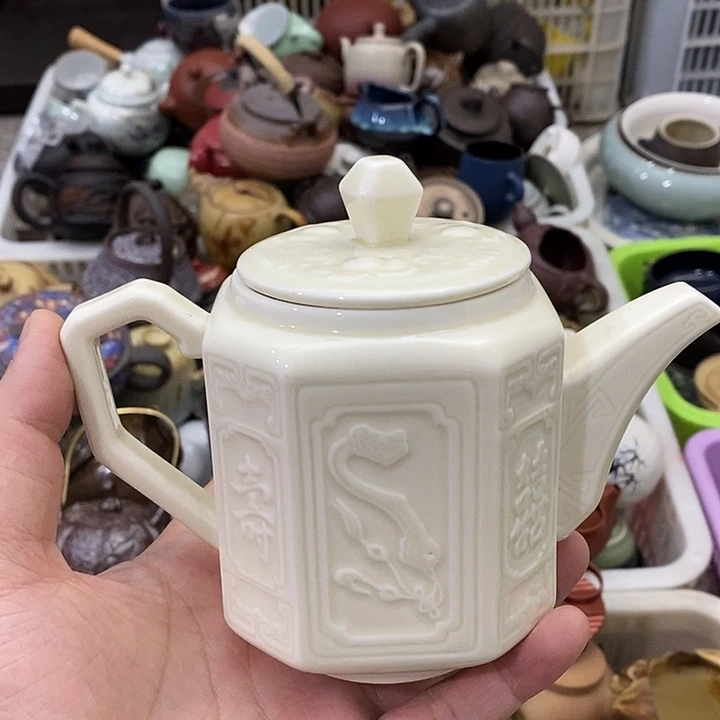 陶瓷艺术品及陶瓷壶