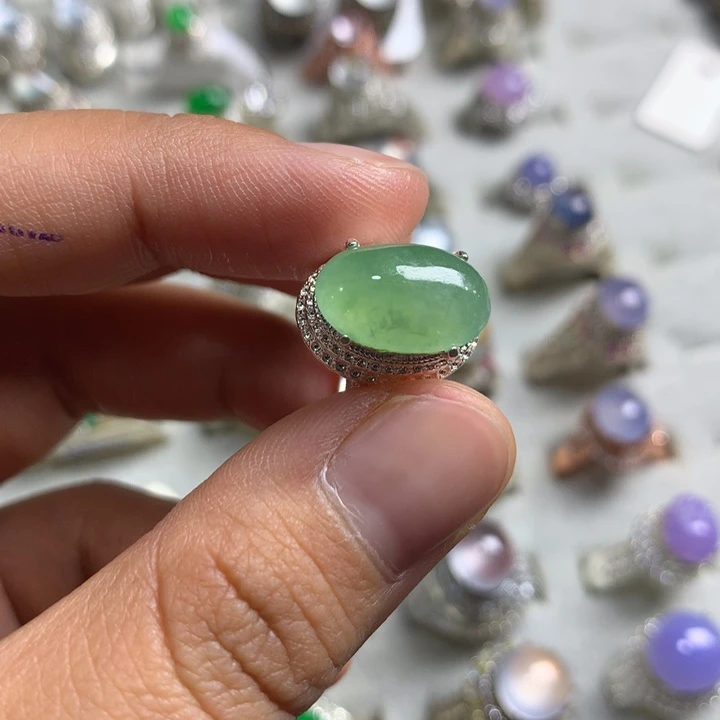 翡翠未镶嵌戒指铜托，卖裸石，需要二次镶嵌