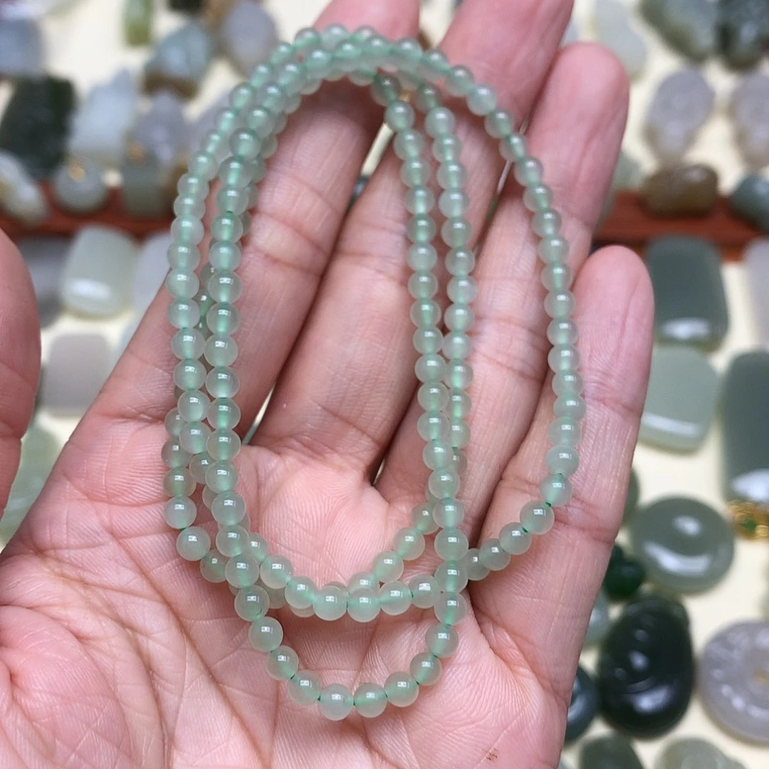 向***胖和田玉未镶嵌颈饰