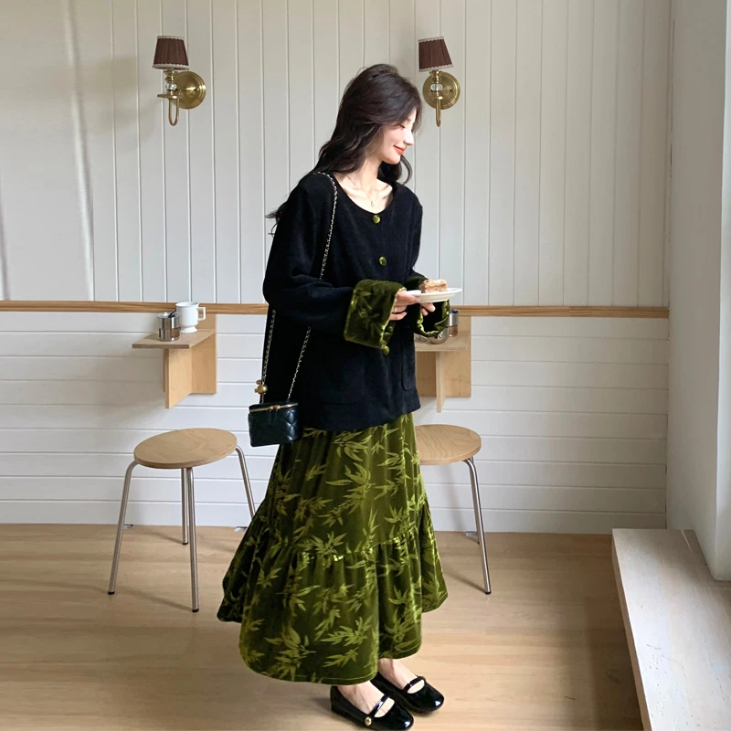 新中式丝绒套装裙女2025春秋新款氛围感暗纹提花竹叶半身裙两件套