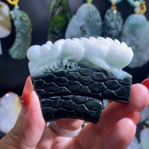 【闪购商品】颈饰未镶嵌翡翠蜥蜴