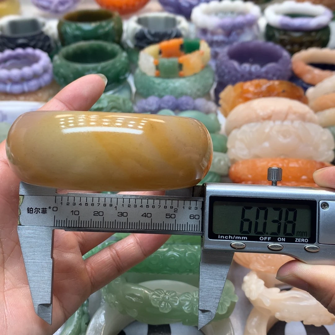 未镶嵌手镯石英质玉