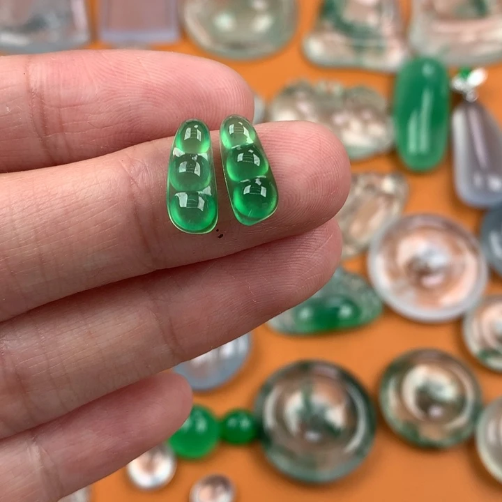 翡翠挂件未镶嵌….