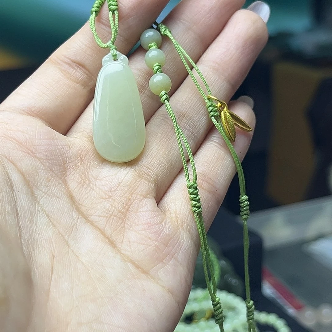 颈饰未镶嵌和田玉