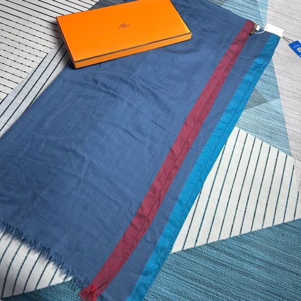 95新 Hermes/爱马仕 爱马仕蓝色羊绒围巾95*200
