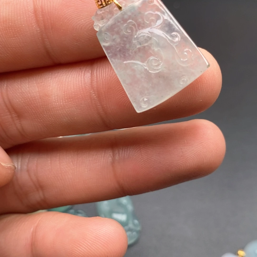 颈饰18K金镶嵌翡翠