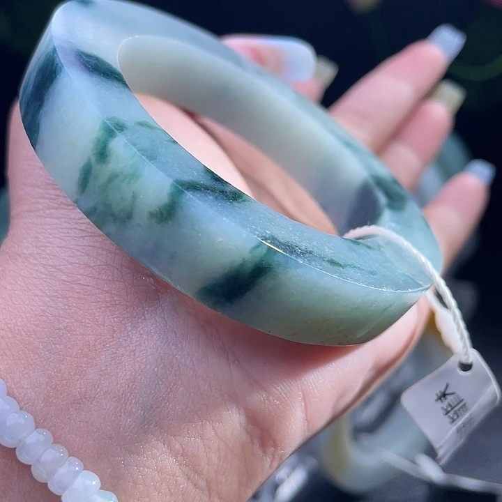 定制翡翠未镶嵌翡翠手镯