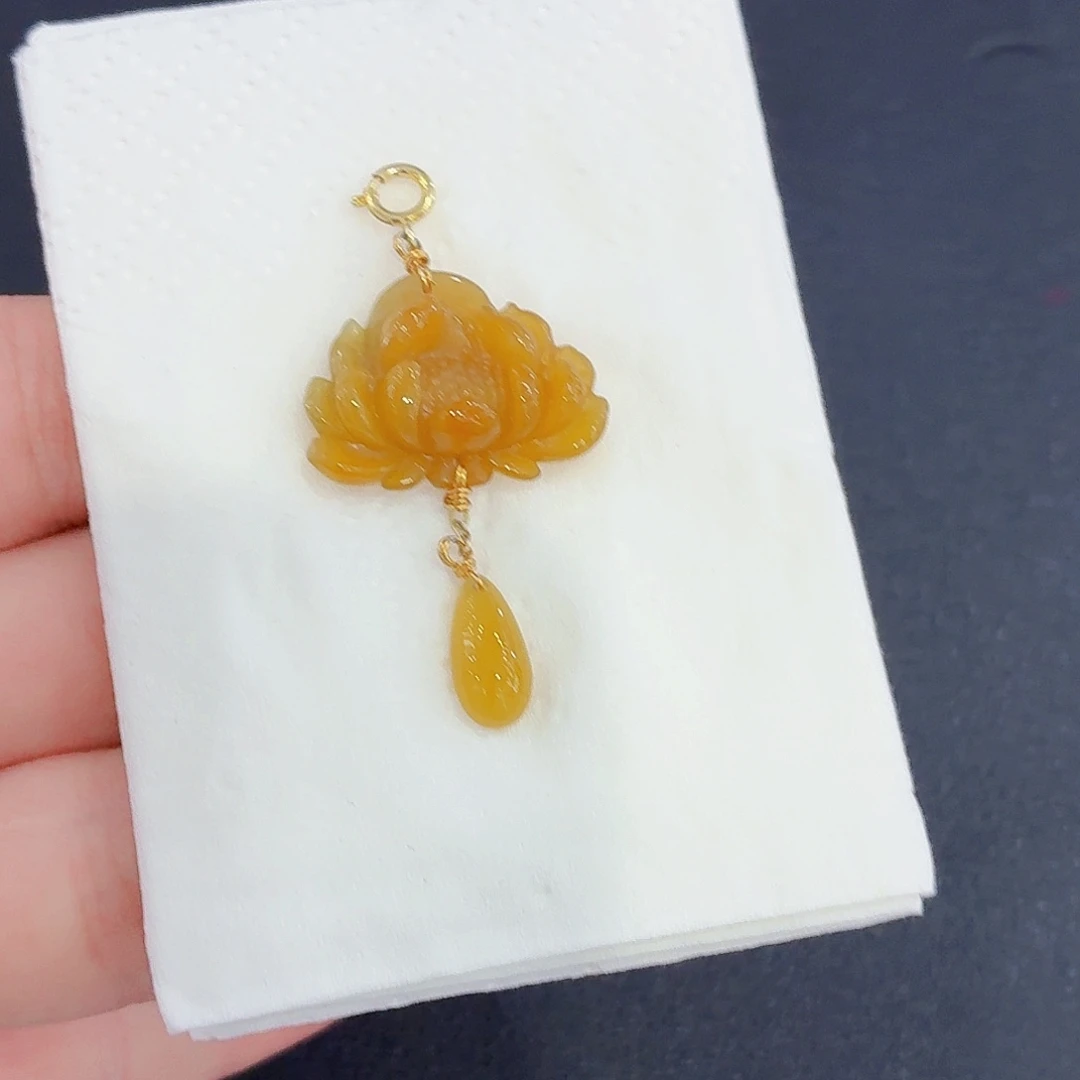 翡翠未镶嵌颈饰翡翠莲花吊坠