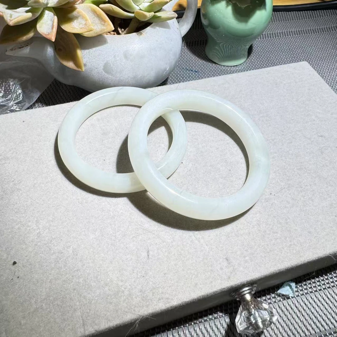 D020 天然和田玉手镯 拍一发一多样性发其一