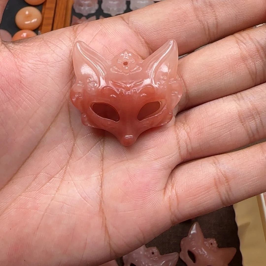 颈饰未镶嵌石英岩玉