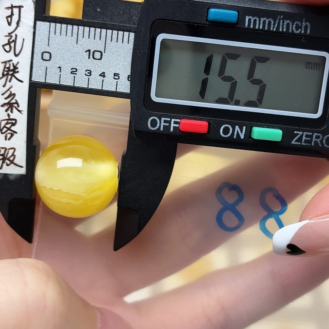 张***三蜜蜡未镶嵌裸石蜜蜡