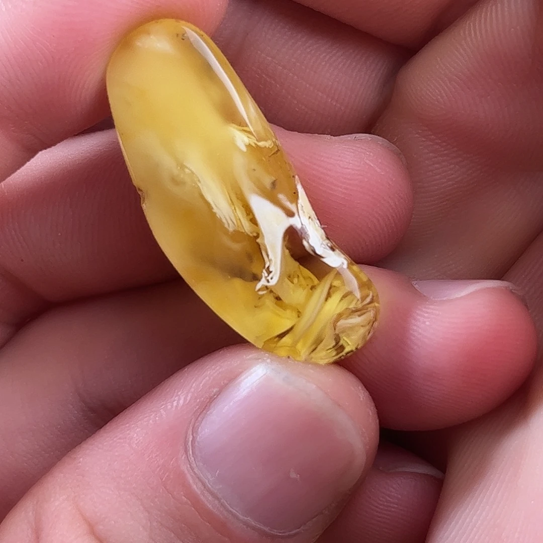蜜蜡未镶嵌珠宝奇石