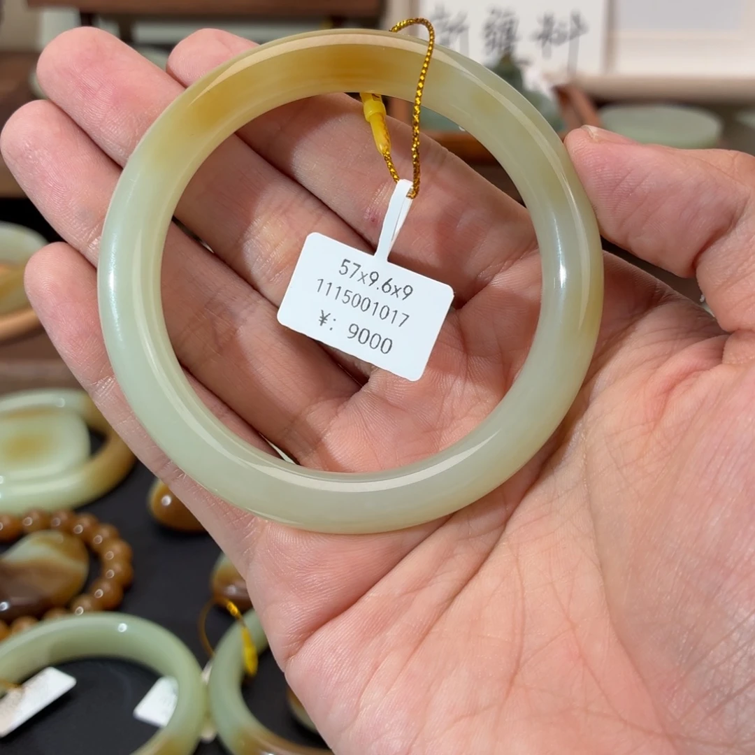和田玉（糖玉）未镶嵌手镯