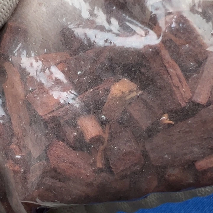 花梨木类红降碎料小米粒（10克）