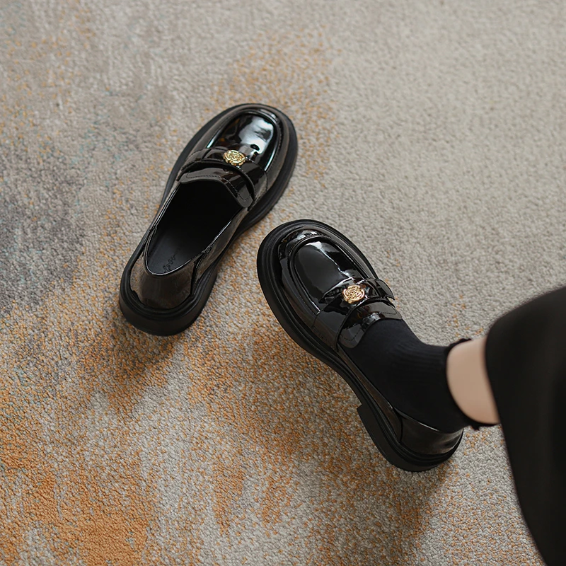 2025新款英伦时尚黑色圆头学院风搭扣软底小皮鞋（GJ2891-15）