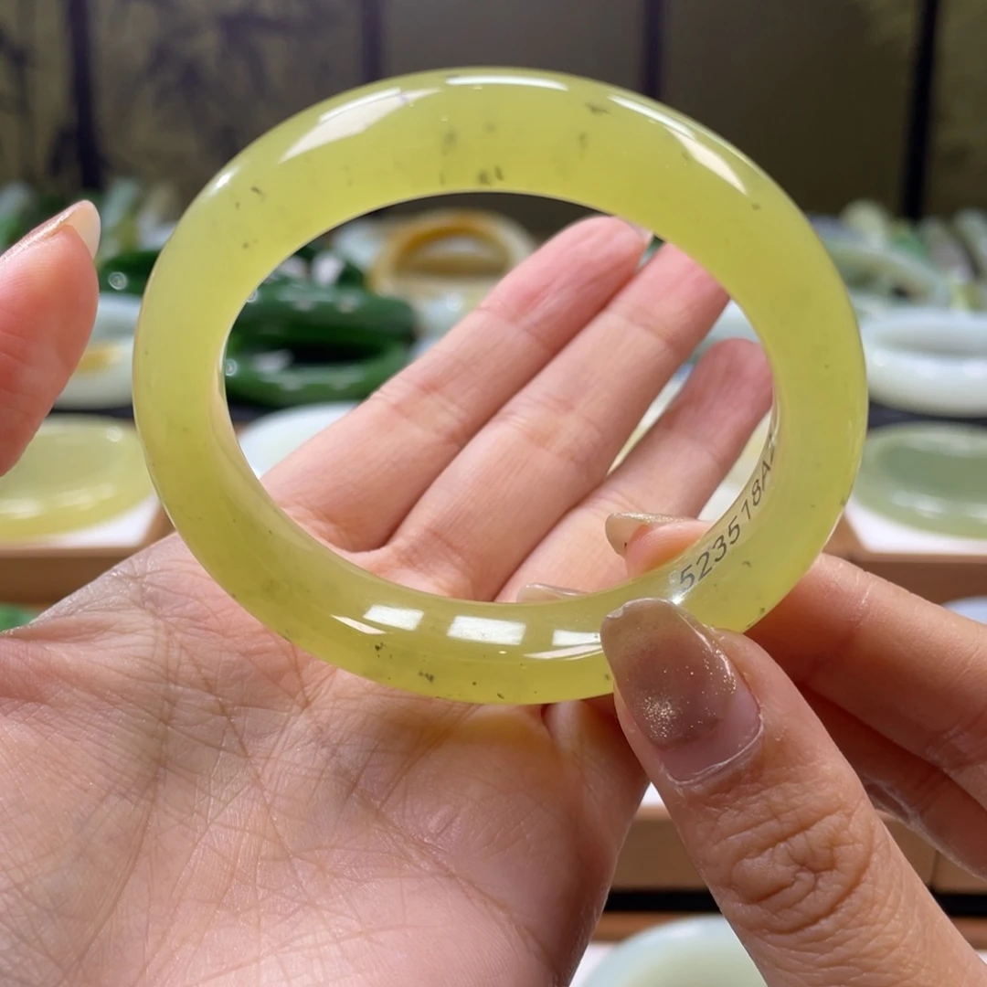 和田玉未镶嵌手镯52圈