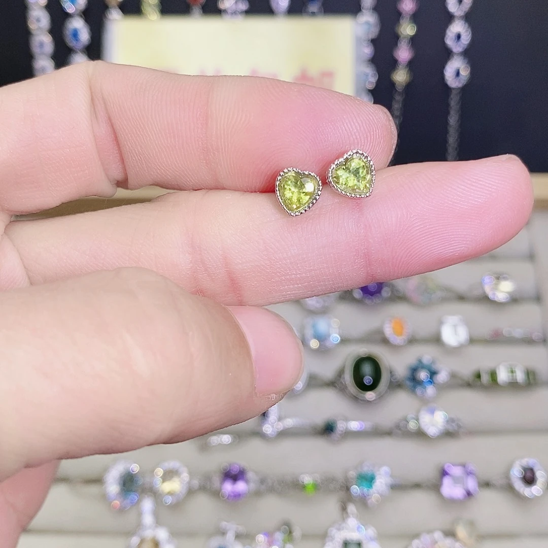 未镶嵌耳饰橄榄石