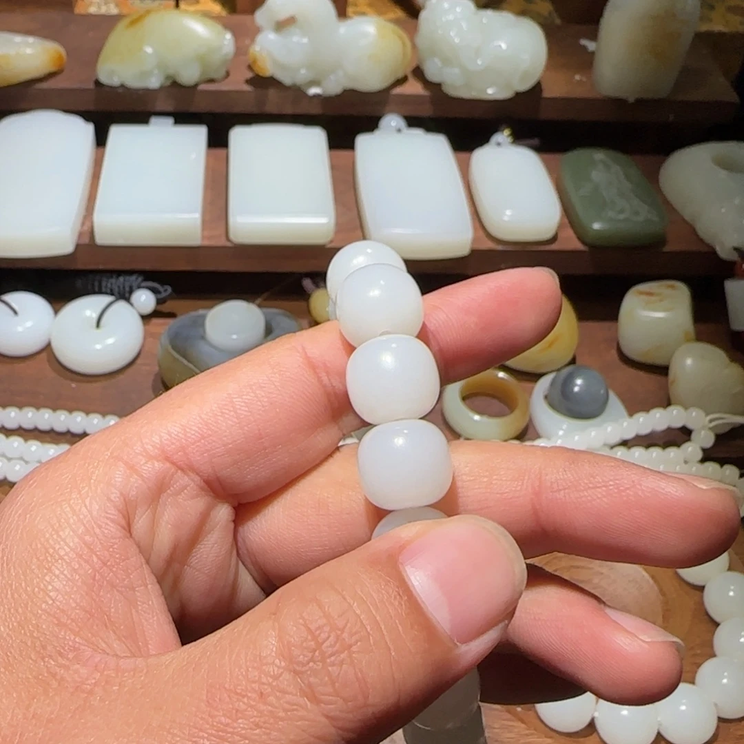 大***来和田玉未镶嵌手链