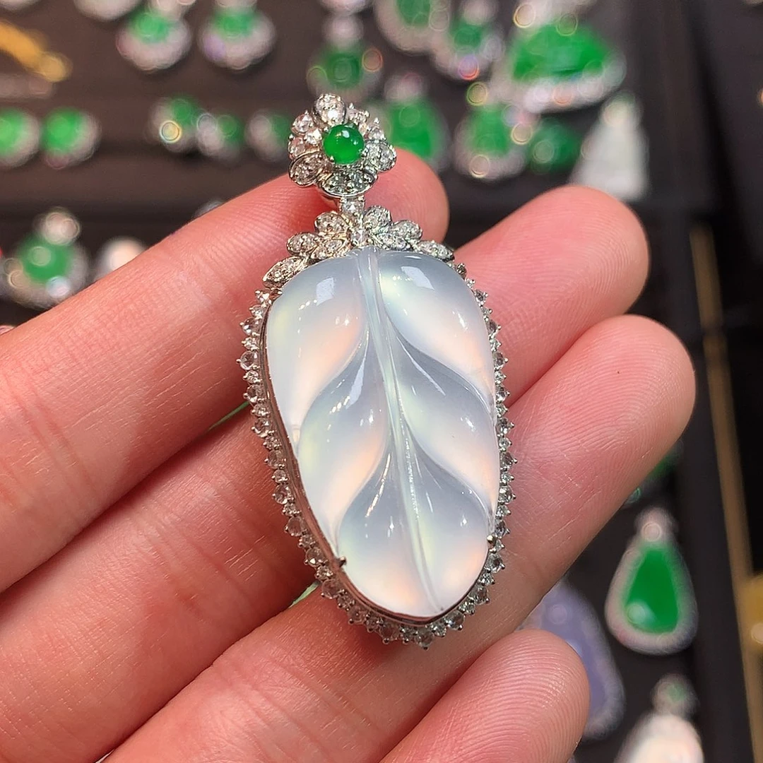 翡翠18K金镶嵌吊坠(赠链)高冰玻茅台白树叶吊坠