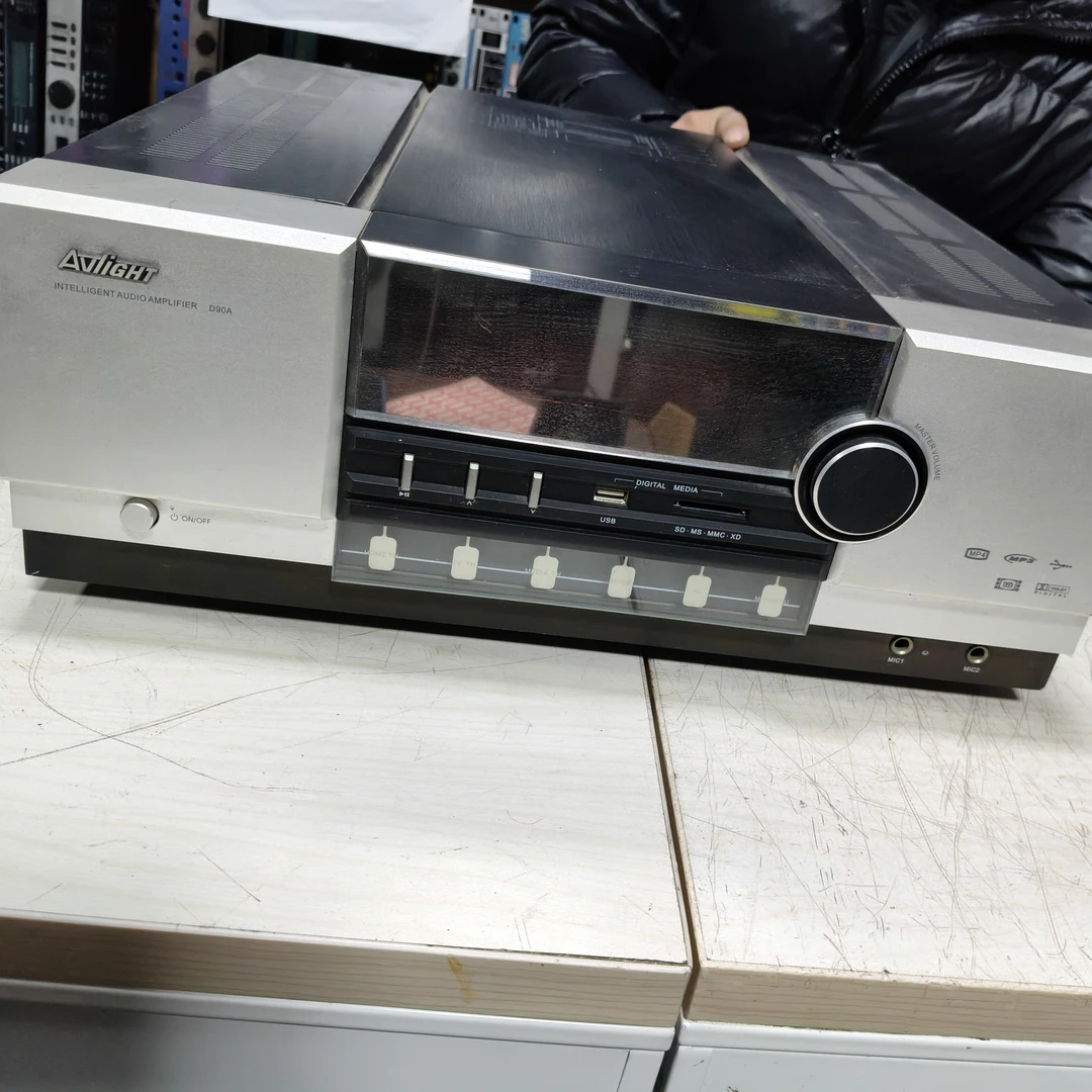 不包邮，正常使用，爱浪AV功放一台