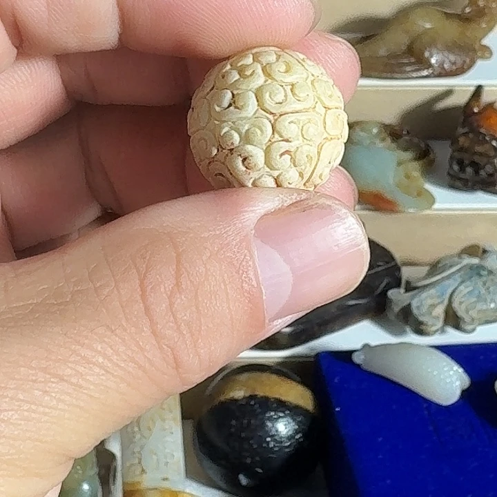 摆件瓷器等艺术作品多次