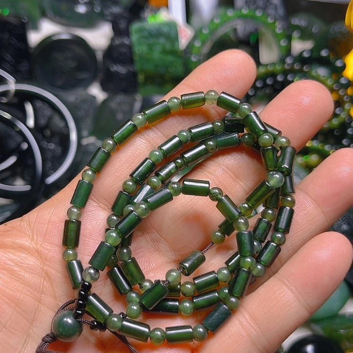 蛇纹石玉未镶嵌颈饰