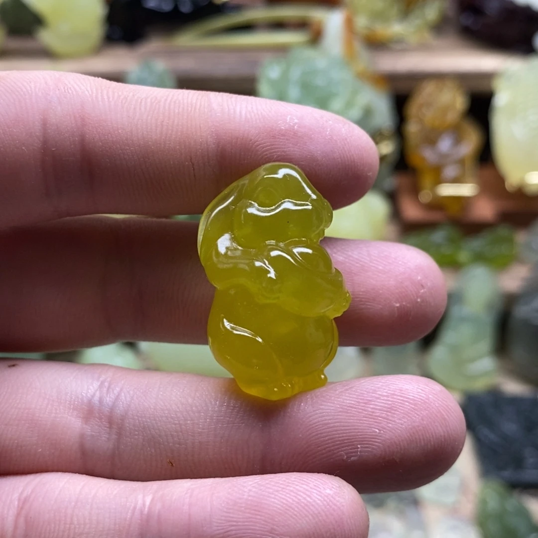 岫玉未镶嵌兔子吊坠