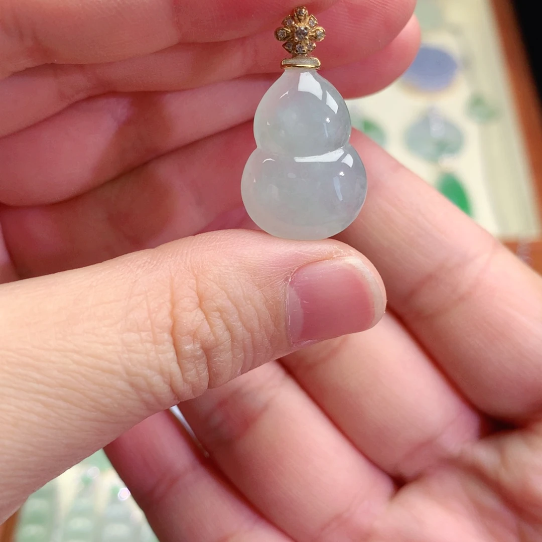 颈饰18K金镶嵌翡翠