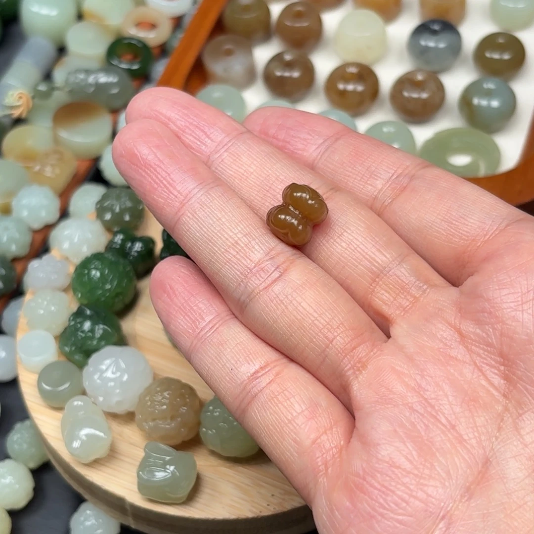 *****和田玉未镶嵌颈饰