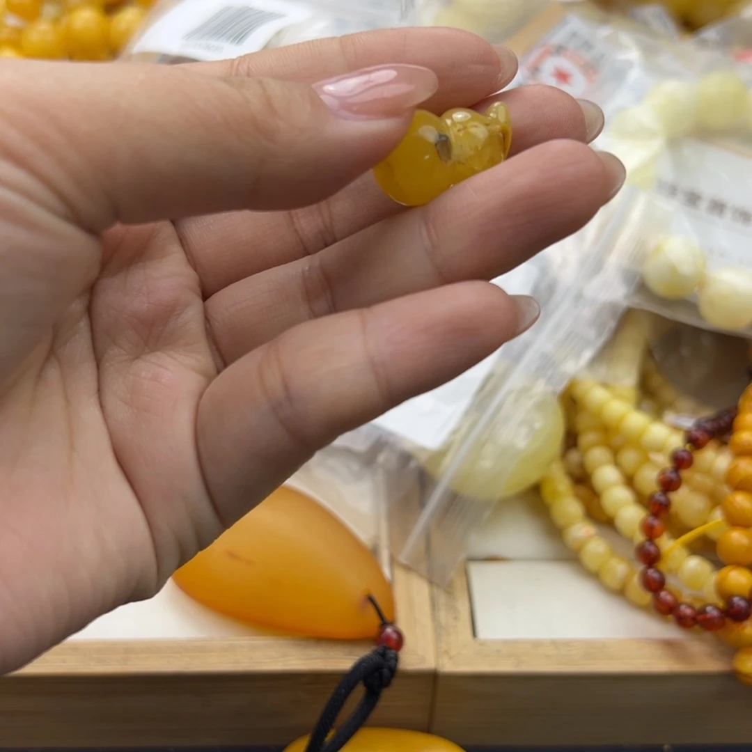 琥珀珠宝奇石未镶嵌