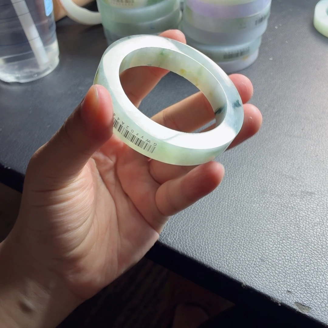 用***3定制翡翠未镶嵌翡翠手镯