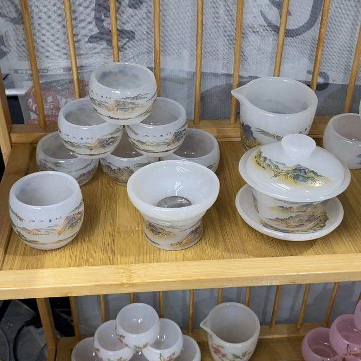 手工艺品琉璃千里江山图一套，主人杯1礼盒1