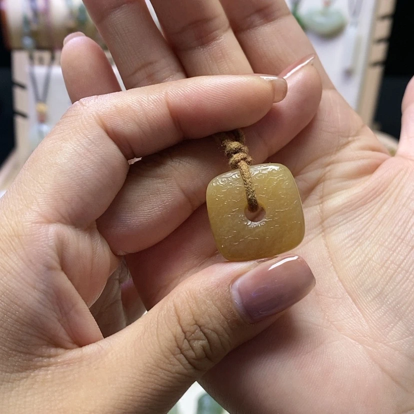 【闪购商品】颈饰未镶嵌和田玉