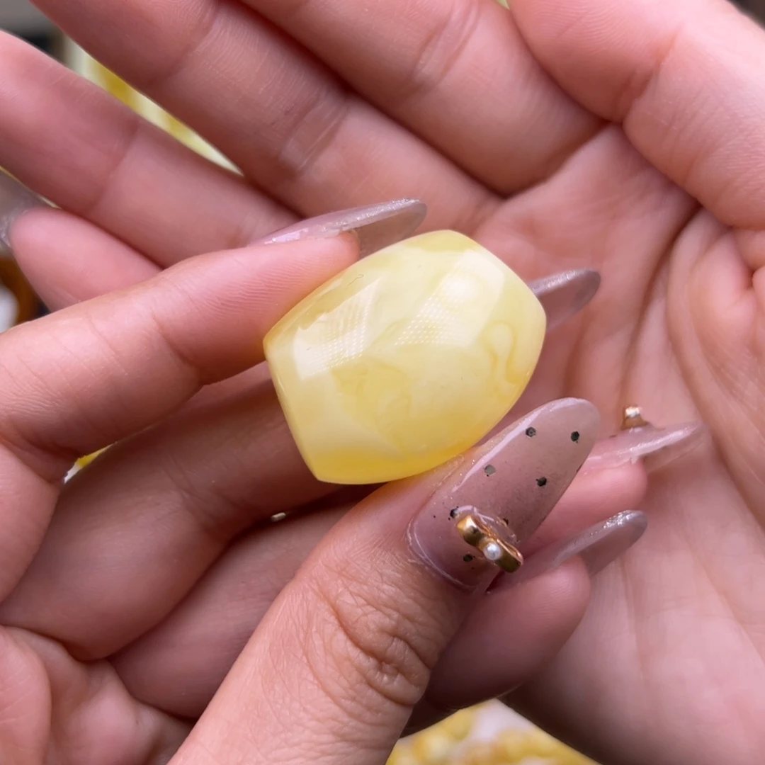 琥珀未镶嵌裸石马蹄