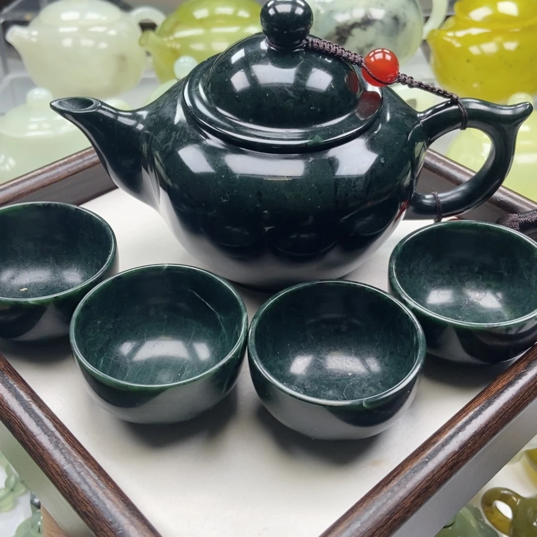 蛇纹石玉未镶嵌壶