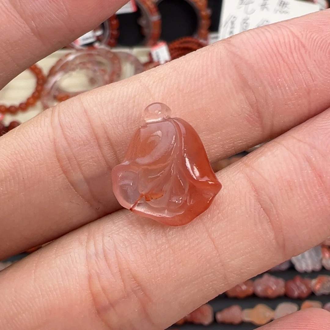 南红玛瑙未镶嵌颈饰玉兰花